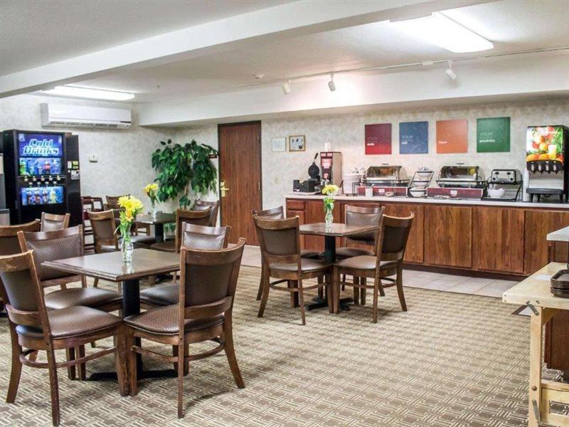 Comfort Inn & Suites Фримонт Екстериор снимка