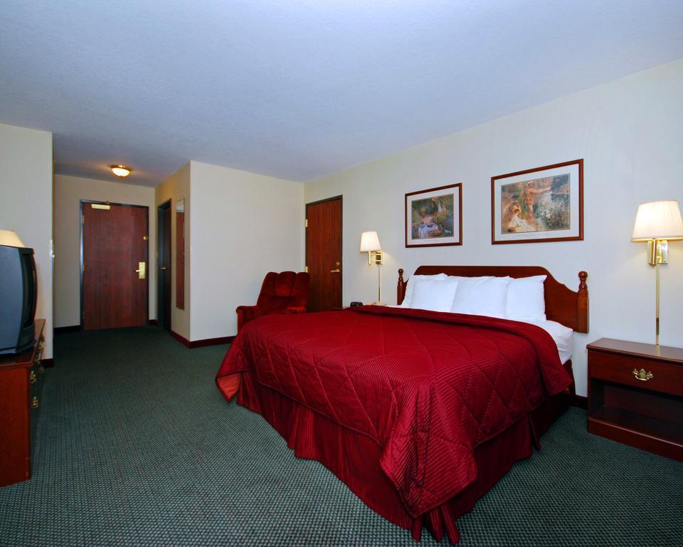Comfort Inn & Suites Фримонт Екстериор снимка