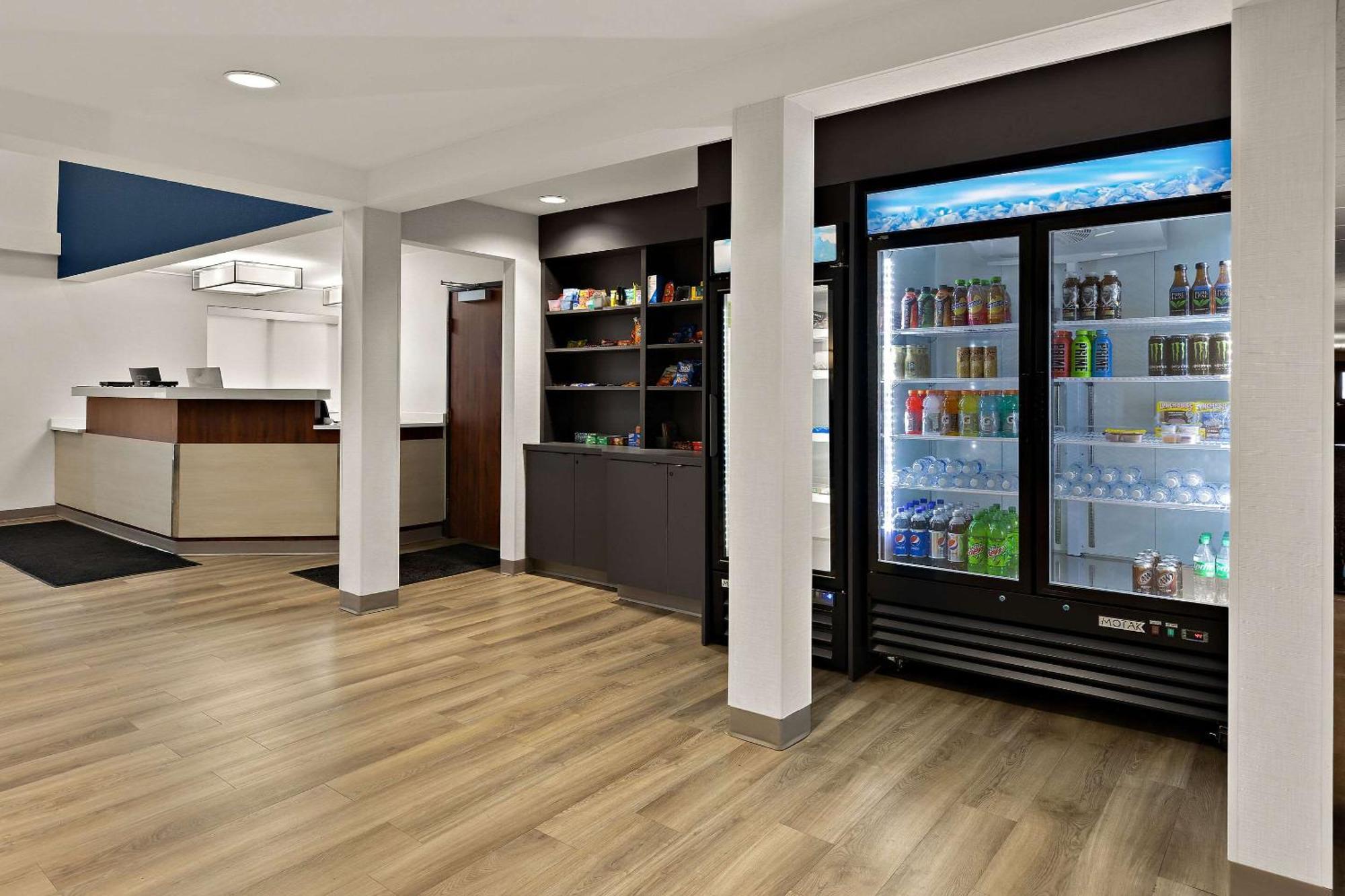 Comfort Inn & Suites Фримонт Екстериор снимка