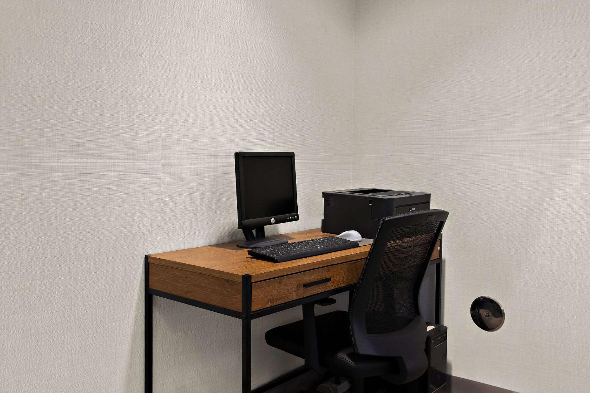 Comfort Inn & Suites Фримонт Екстериор снимка