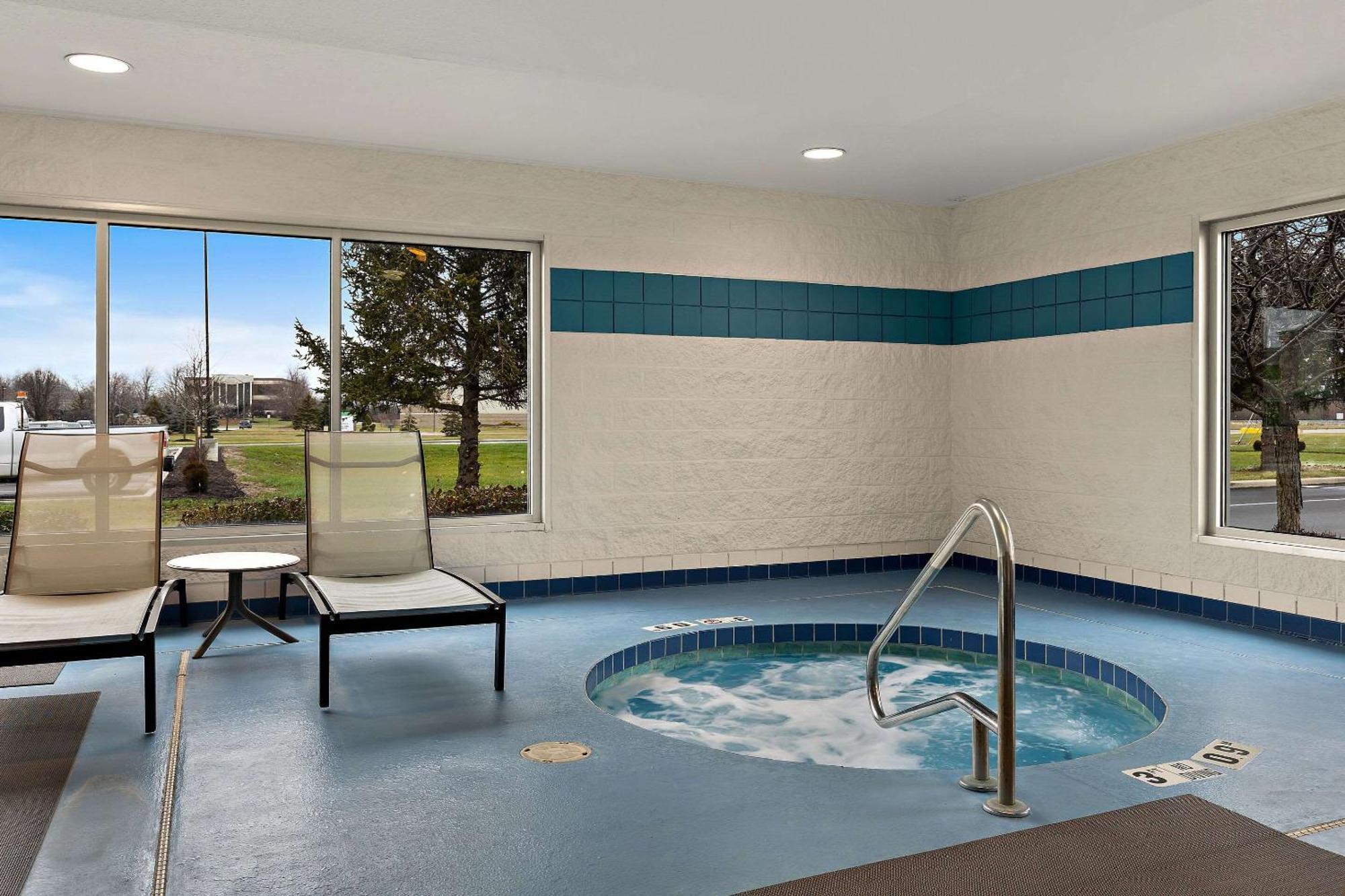 Comfort Inn & Suites Фримонт Екстериор снимка