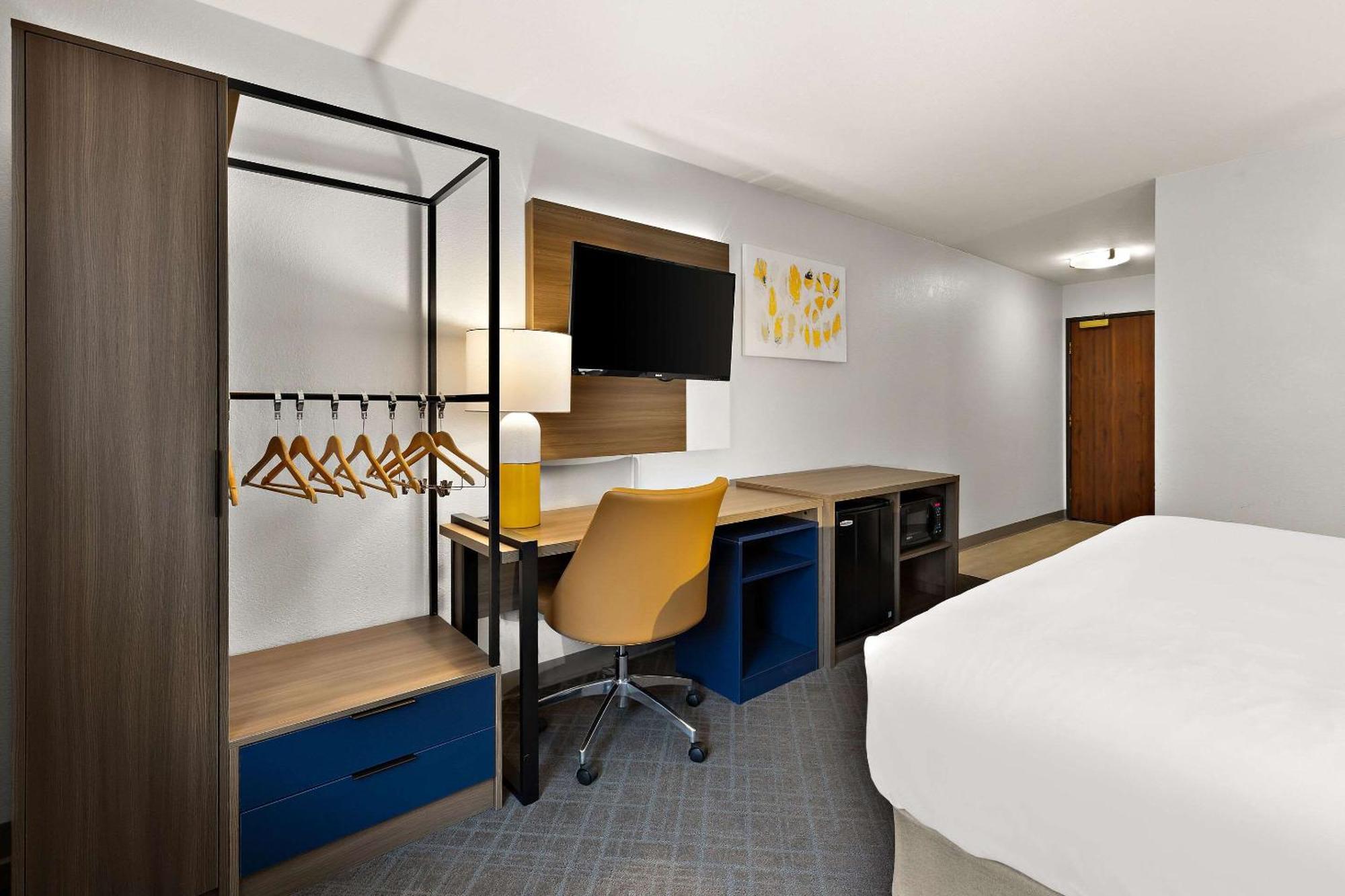Comfort Inn & Suites Фримонт Екстериор снимка