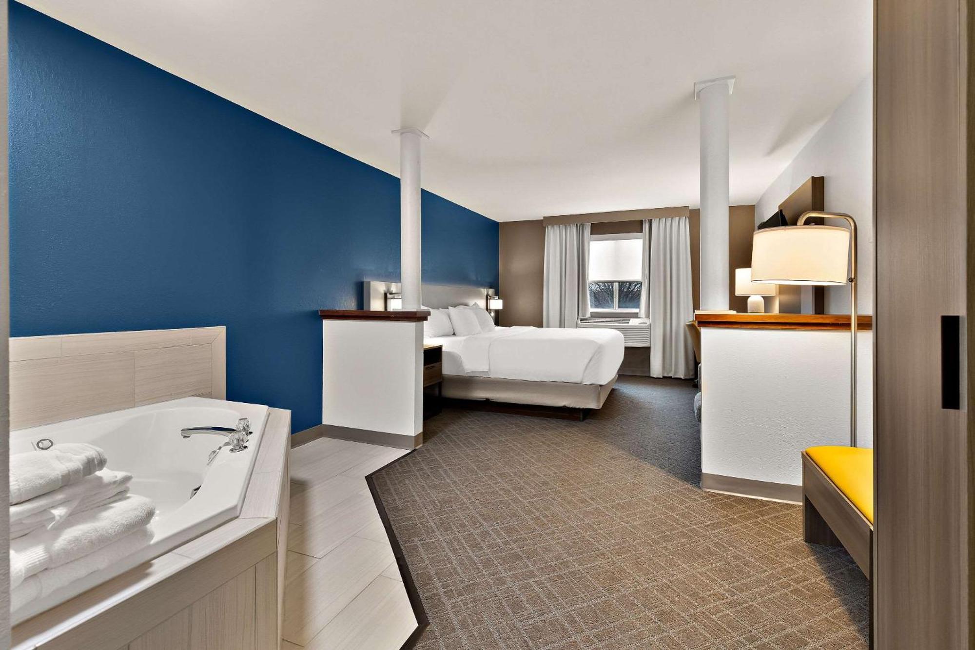 Comfort Inn & Suites Фримонт Екстериор снимка