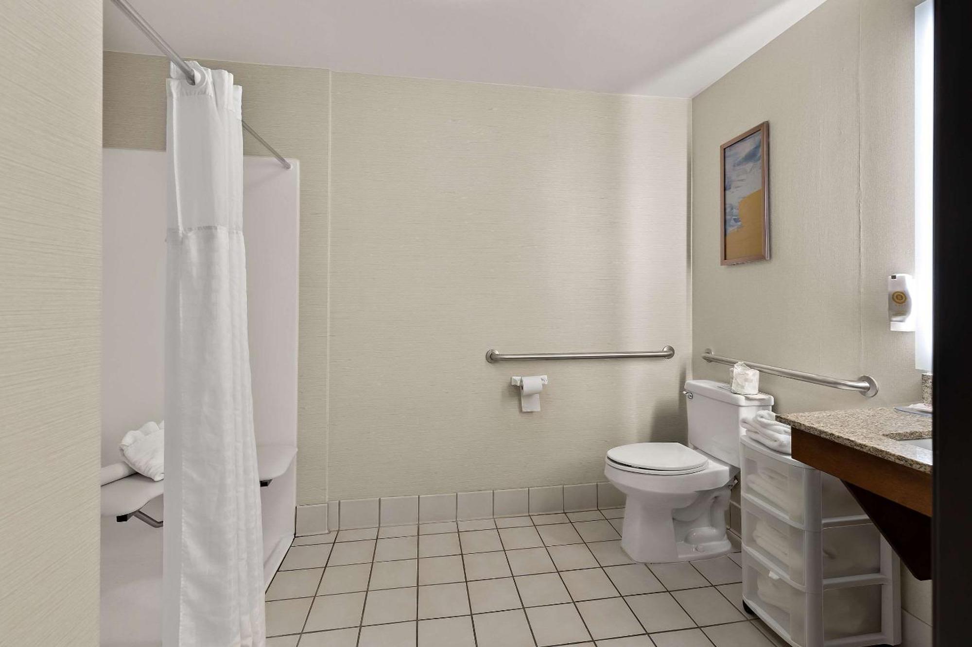 Comfort Inn & Suites Фримонт Екстериор снимка
