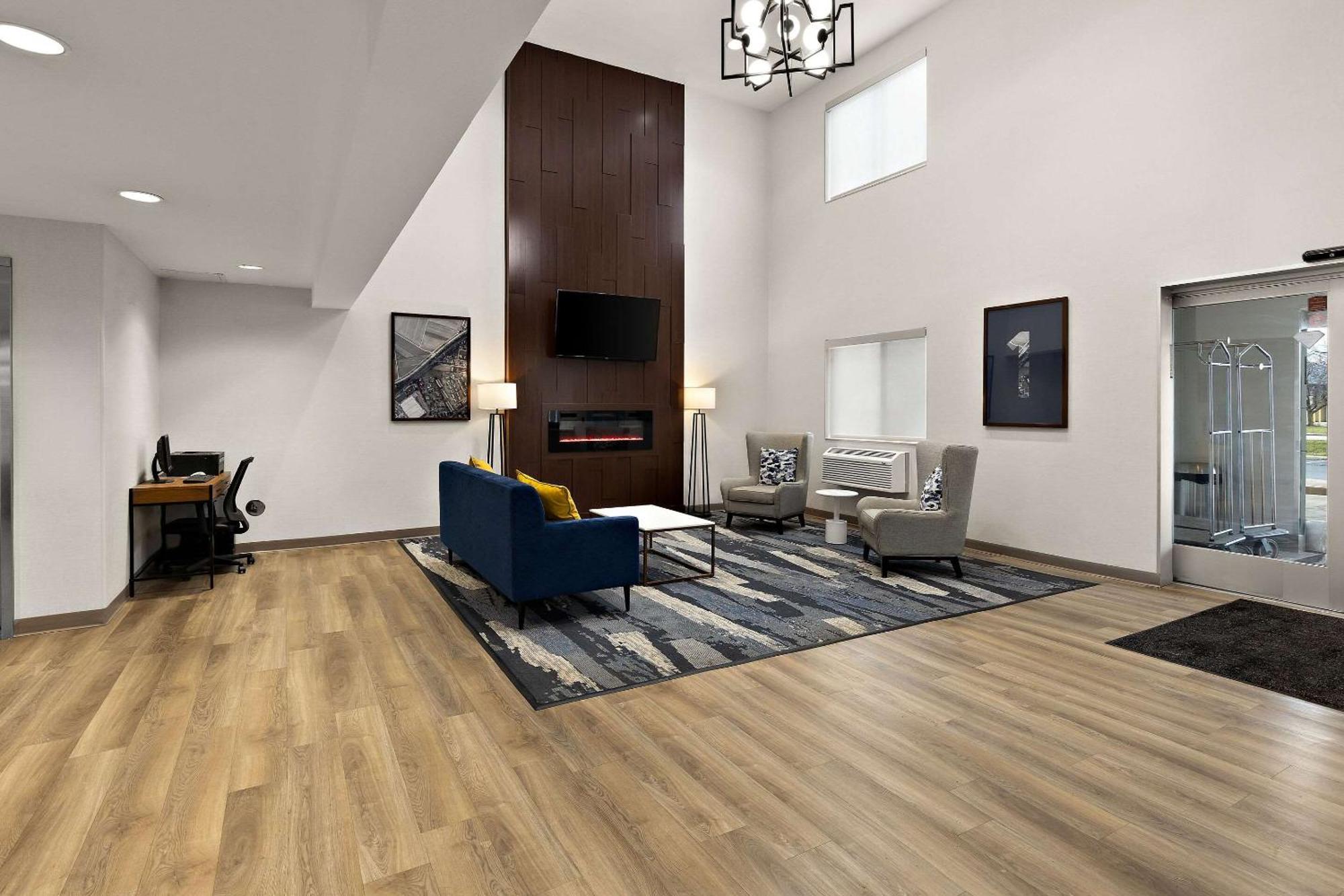Comfort Inn & Suites Фримонт Екстериор снимка