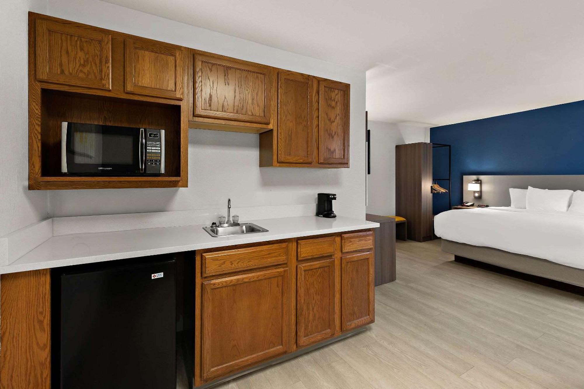 Comfort Inn & Suites Фримонт Екстериор снимка