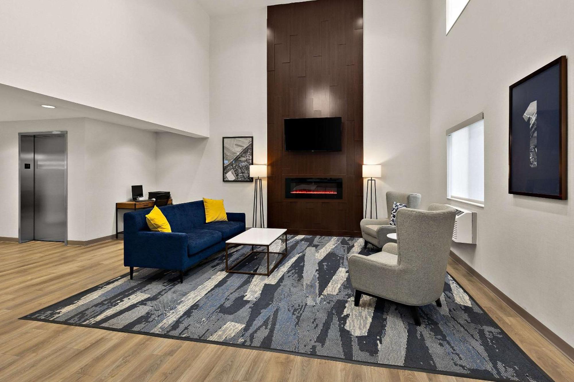 Comfort Inn & Suites Фримонт Екстериор снимка